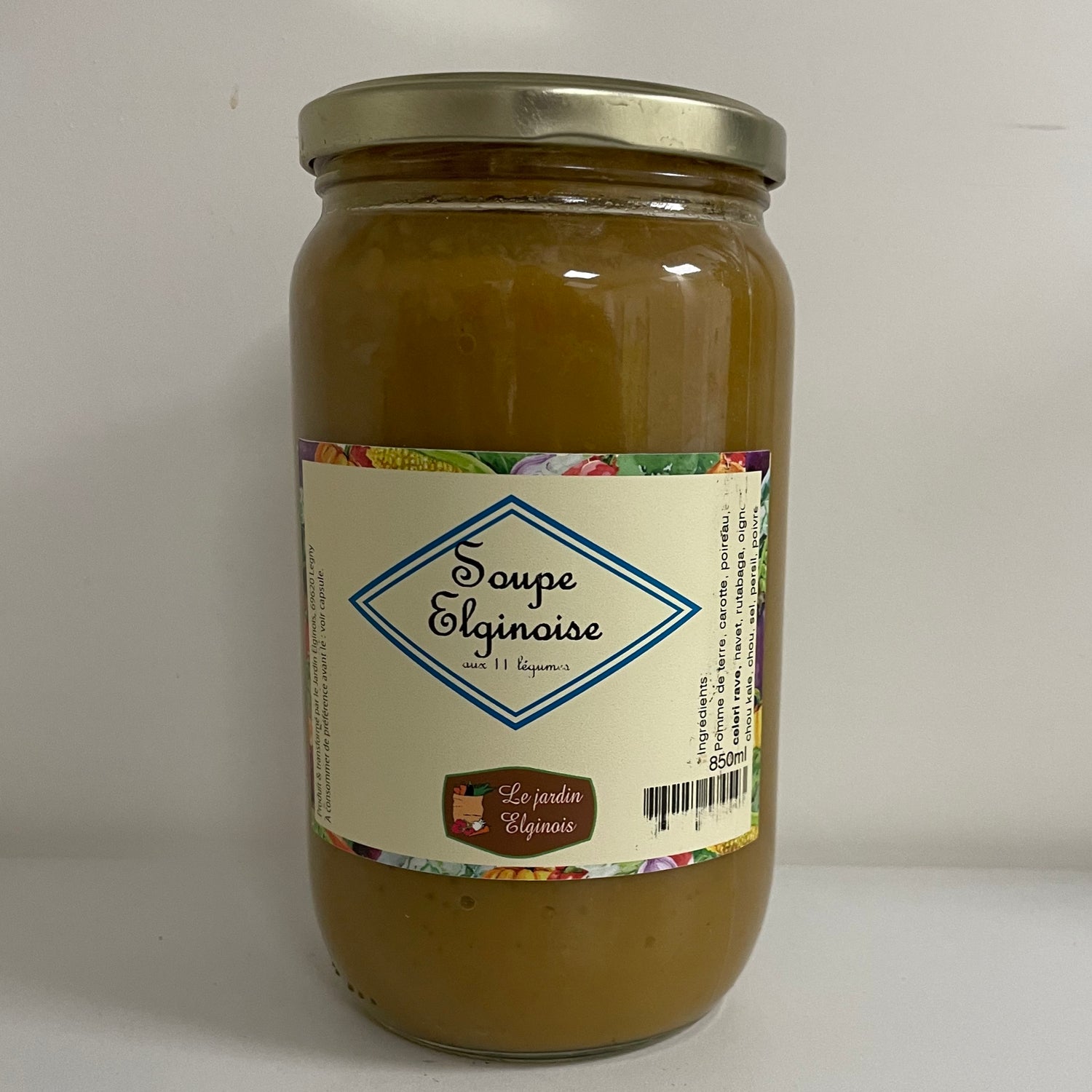 Le Jardin Elginois à Legny (69620) produit et transforme ses légumes. La soupe Elginoise est proposée en bocal de 850mL. Ingrédients : pomme de terre, carotte, poireau, céleri rave, navet, rutabaga, oignon, chou kale, chou, sel, persil, poivre. À retrouver chez Click & POULETTE à 4,45 euros / bocal