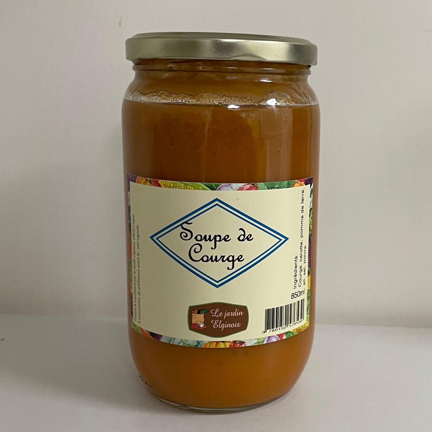 Le Jardin Elginois à Legny (69620) produit et transforme ses légumes. La soupe de courge est proposée en bocal de 850mL. Ingrédients : courge, carotte, pomme de terre, ail, sel, poivre. À retrouver chez Click & POULETTE à 4,45 euros / bocal