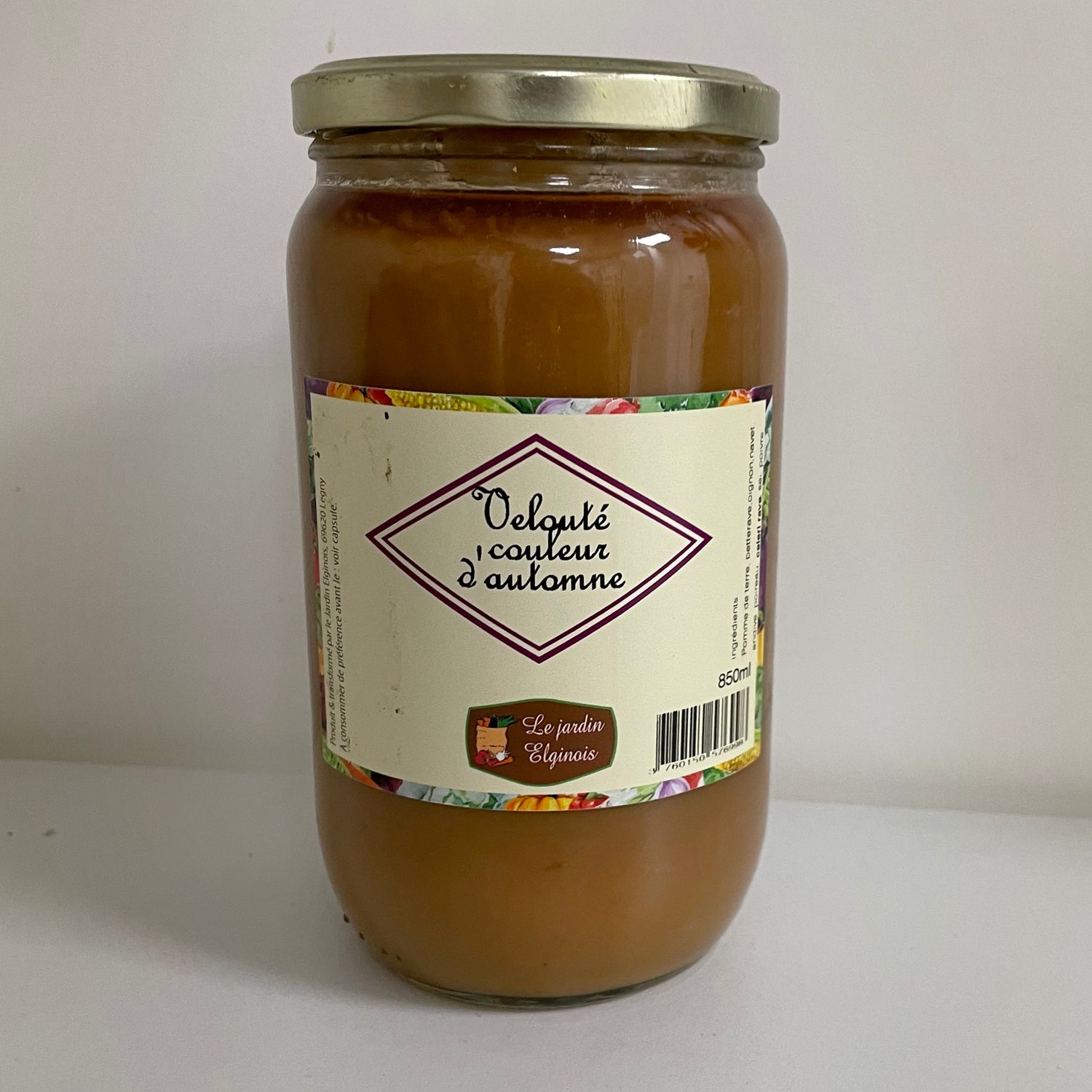 Le Jardin Elginois à Legny (69620) produit et transforme ses légumes. Le velouté couleur d'automne est proposé en bocal de 850mL. Ingrédients : pomme de terre, betteraves, oignon, navet, endive, poireau, céleri rave, sel, poivre. À retrouver chez Click & POULETTE à 4,45 euros / bocal